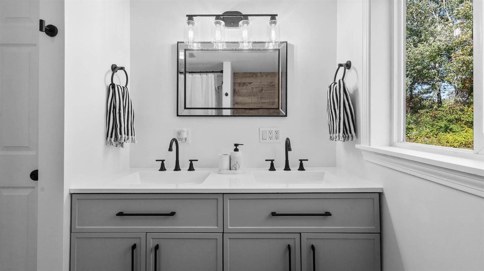 16 McDougal Drive, Hermon, ME 04401