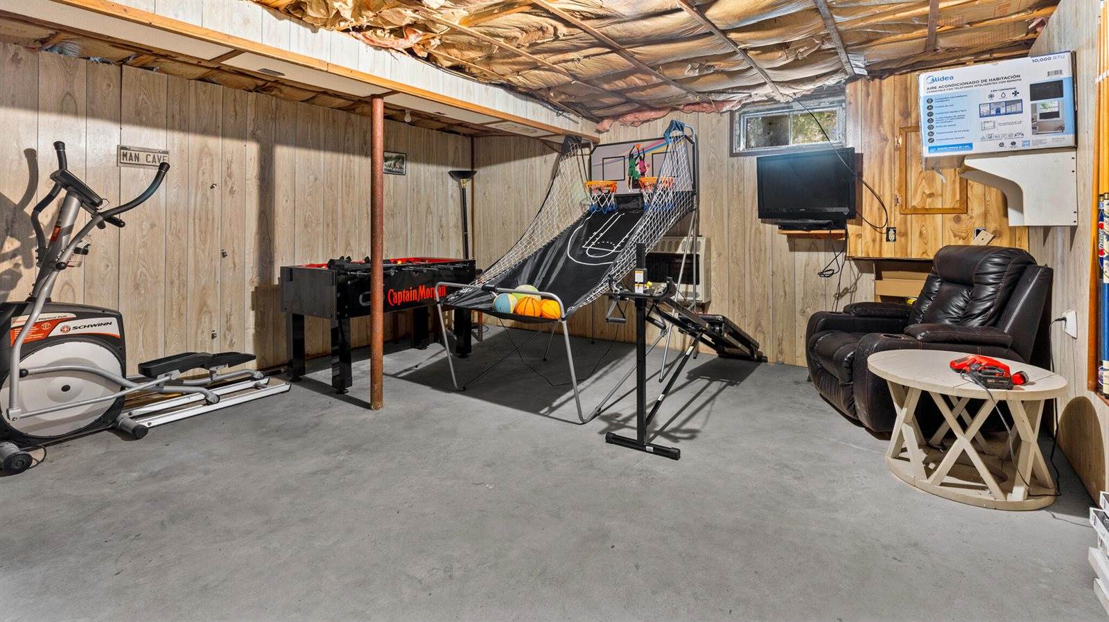 16 McDougal Drive, Hermon, ME 04401