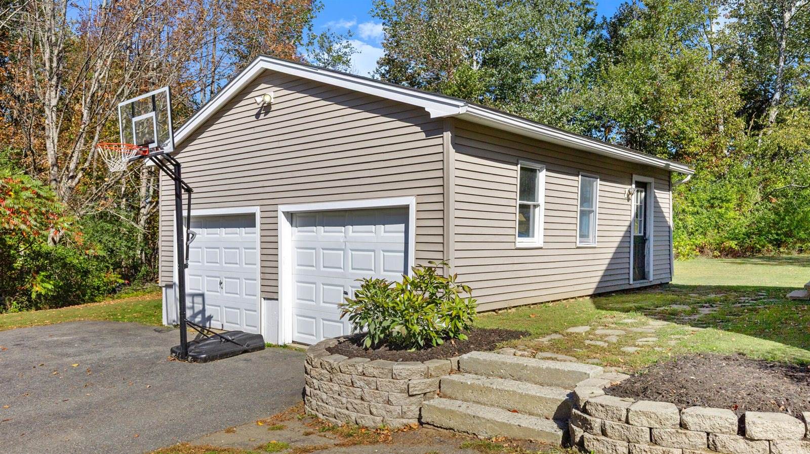 16 McDougal Drive, Hermon, ME 04401