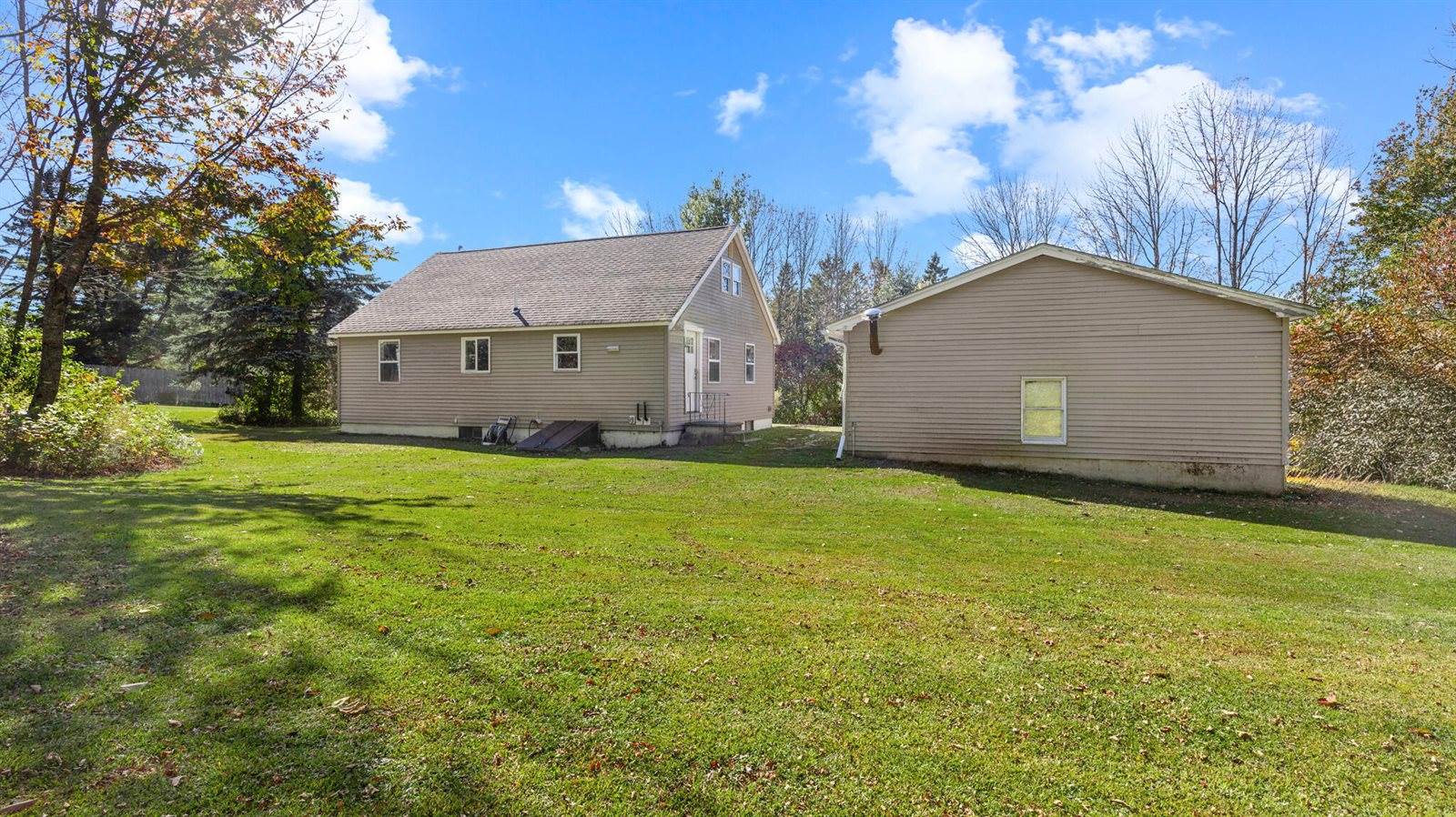 16 McDougal Drive, Hermon, ME 04401