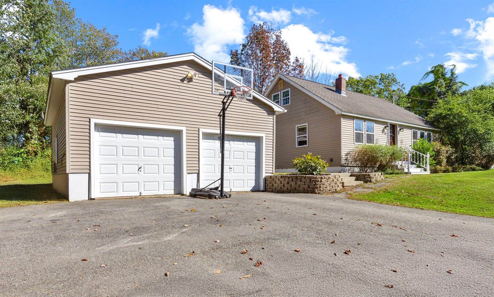 16 McDougal Drive, Hermon, ME 04401