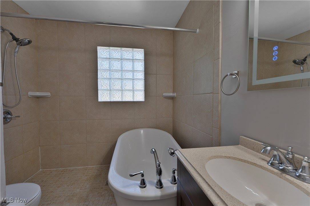 419 Carriage Hill Drive, Canfield, OH 44406