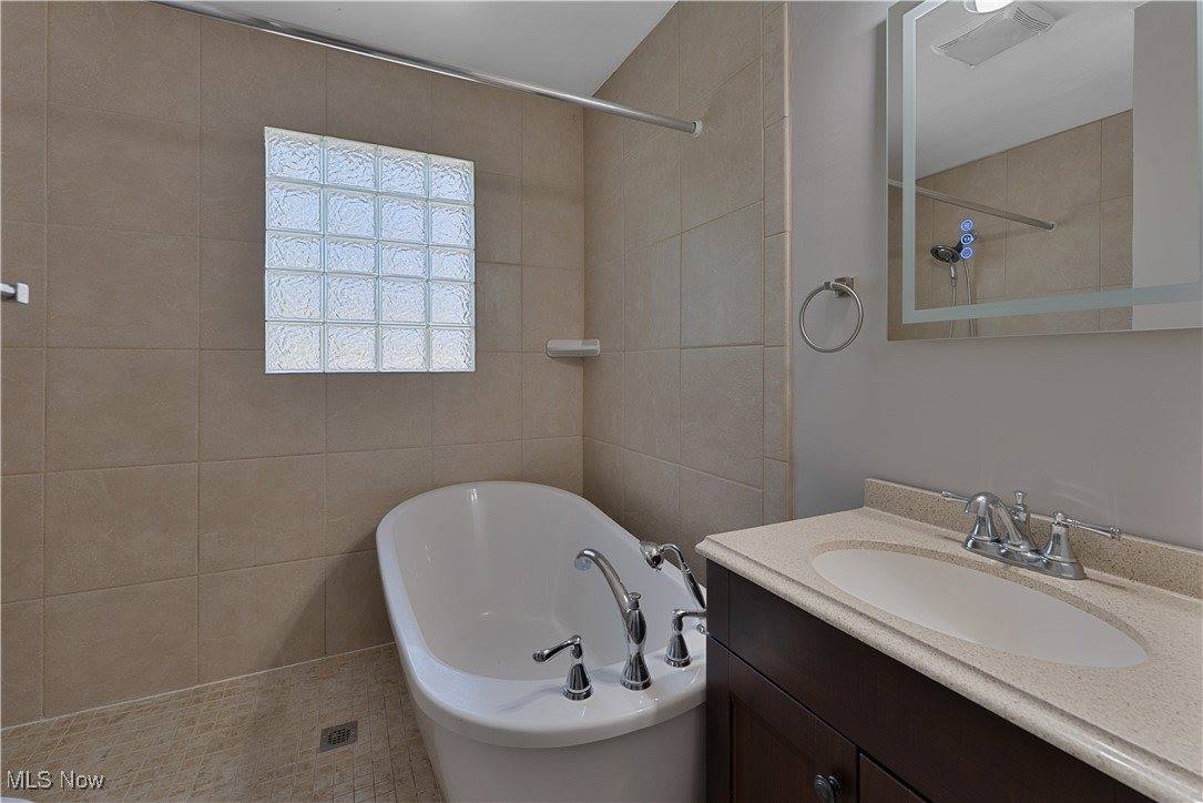 419 Carriage Hill Drive, Canfield, OH 44406