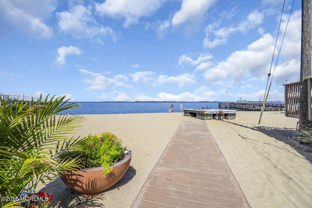 7 Gravelly Point Road, Highlands, NJ 07732