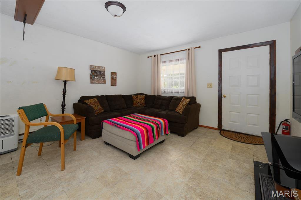 15775 Hallmark Lane, Saint Robert, MO 65584