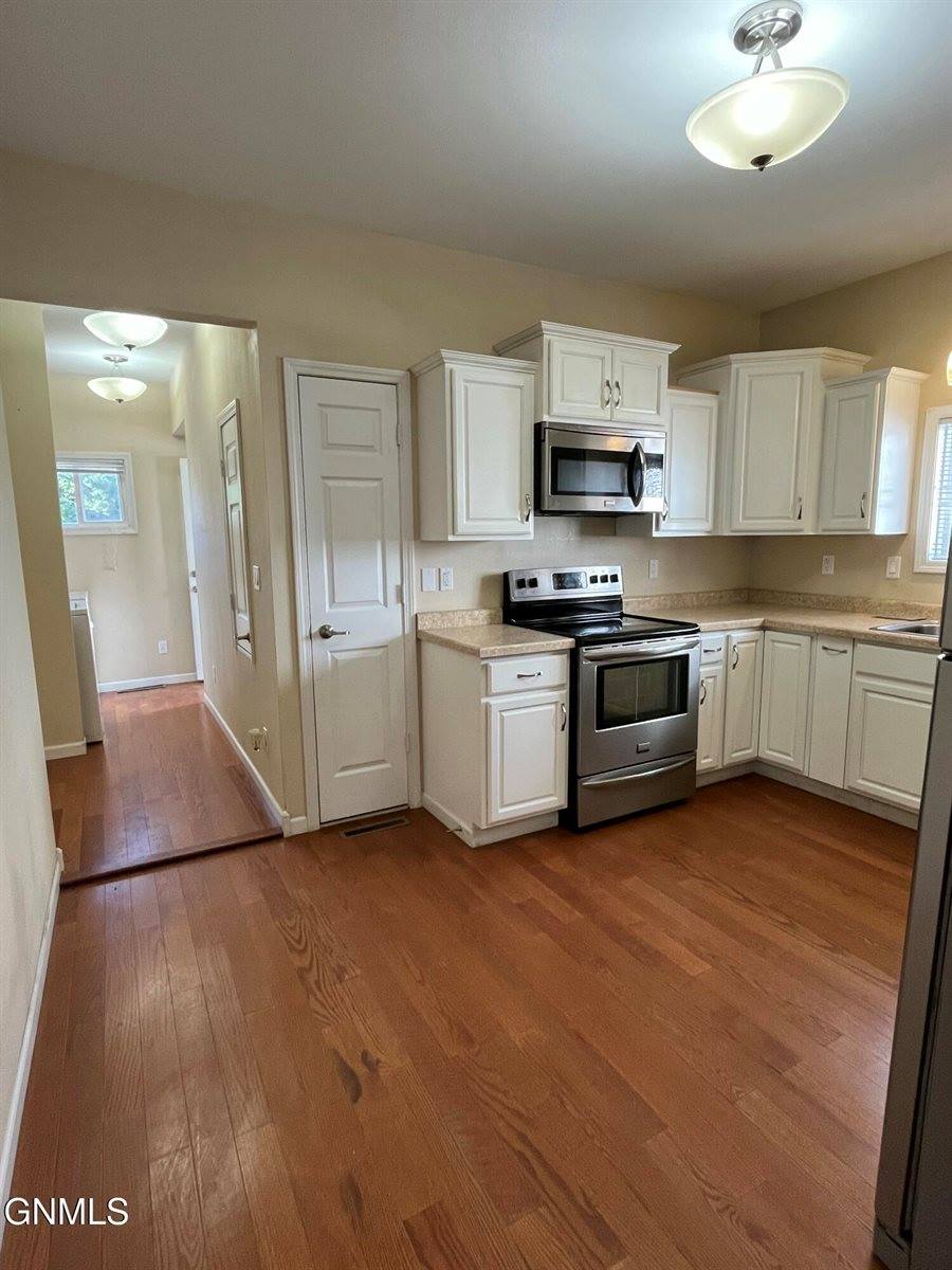 418 6th Street West, Williston, ND 58801