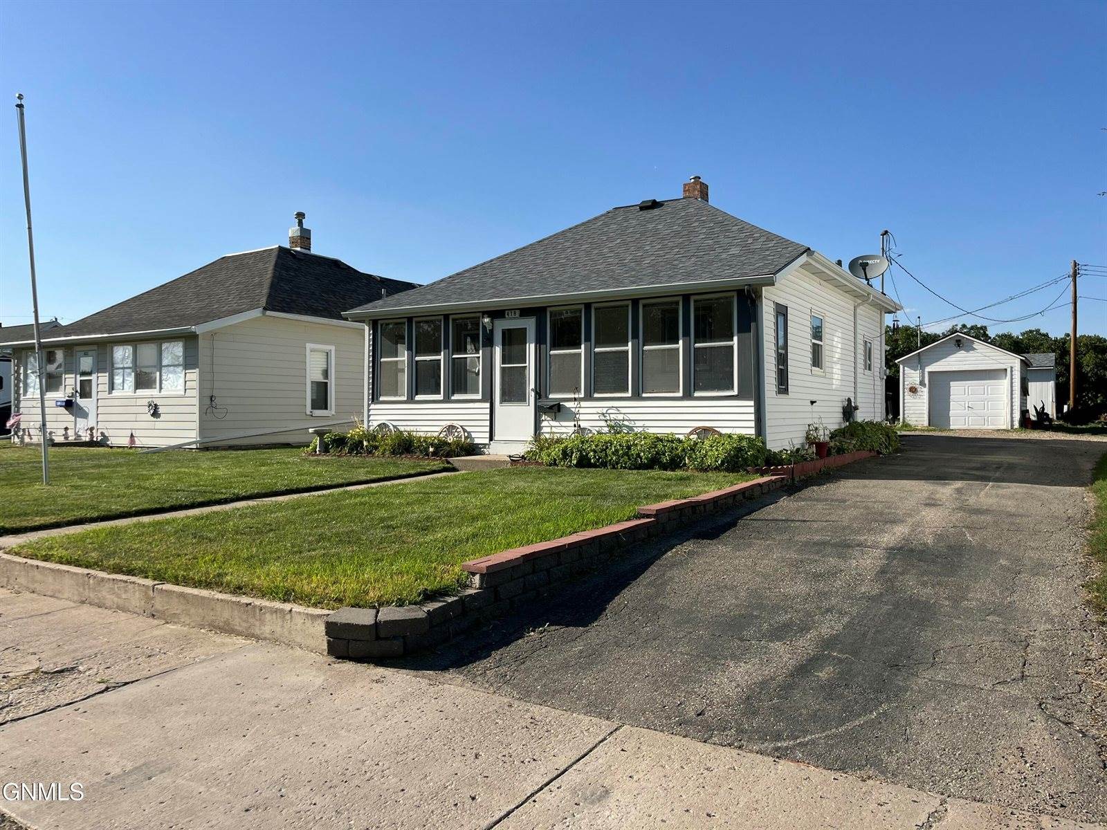 418 6th Street West, Williston, ND 58801