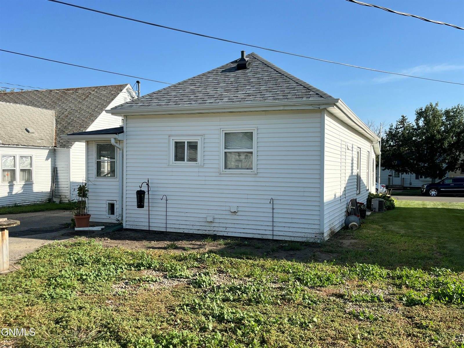 418 6th Street West, Williston, ND 58801