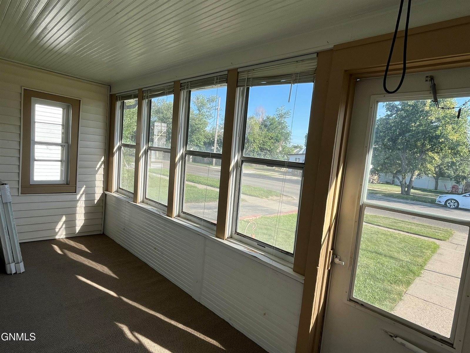 418 6th Street West, Williston, ND 58801