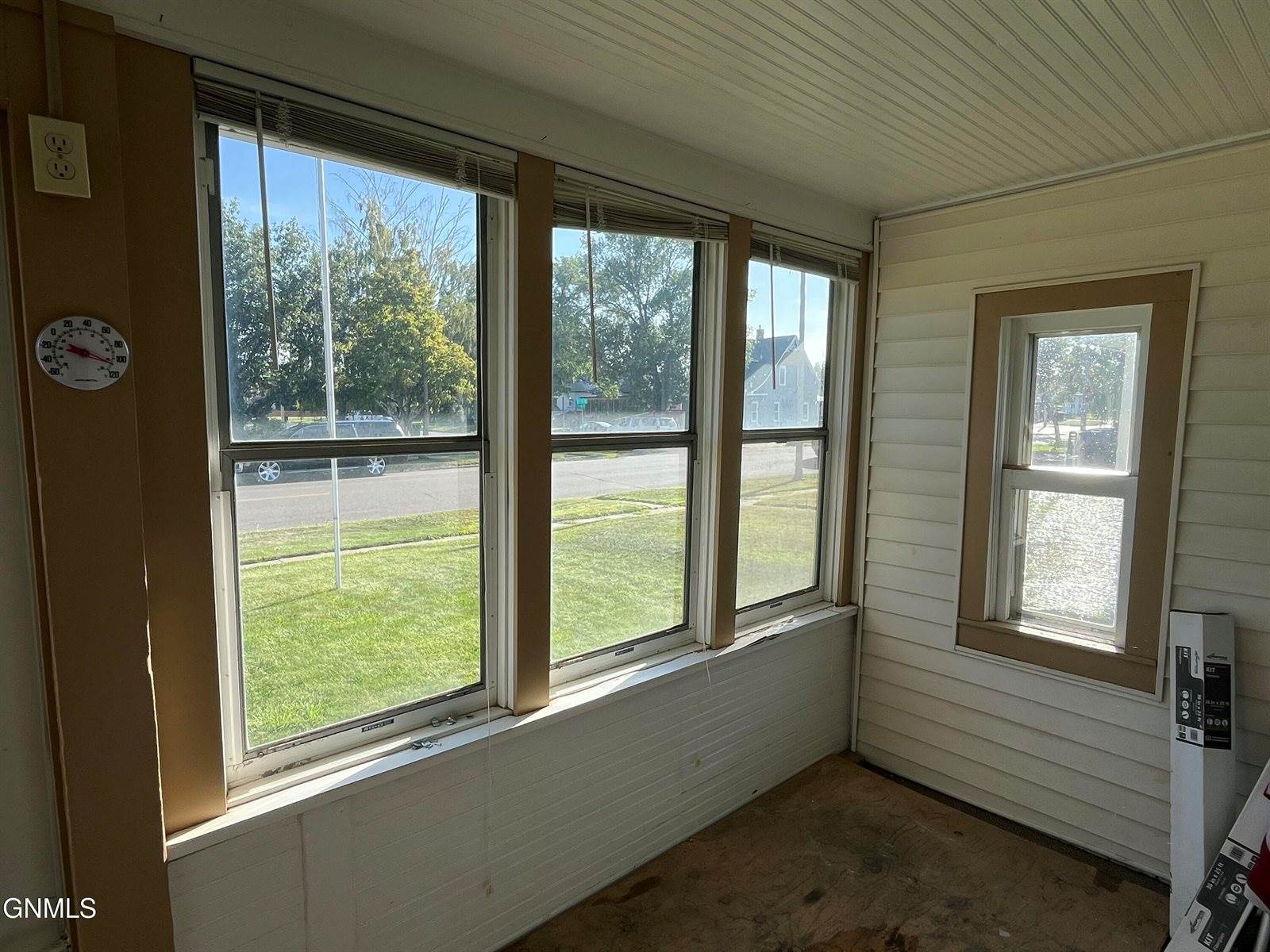 418 6th Street West, Williston, ND 58801