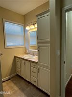 418 6th Street West, Williston, ND 58801