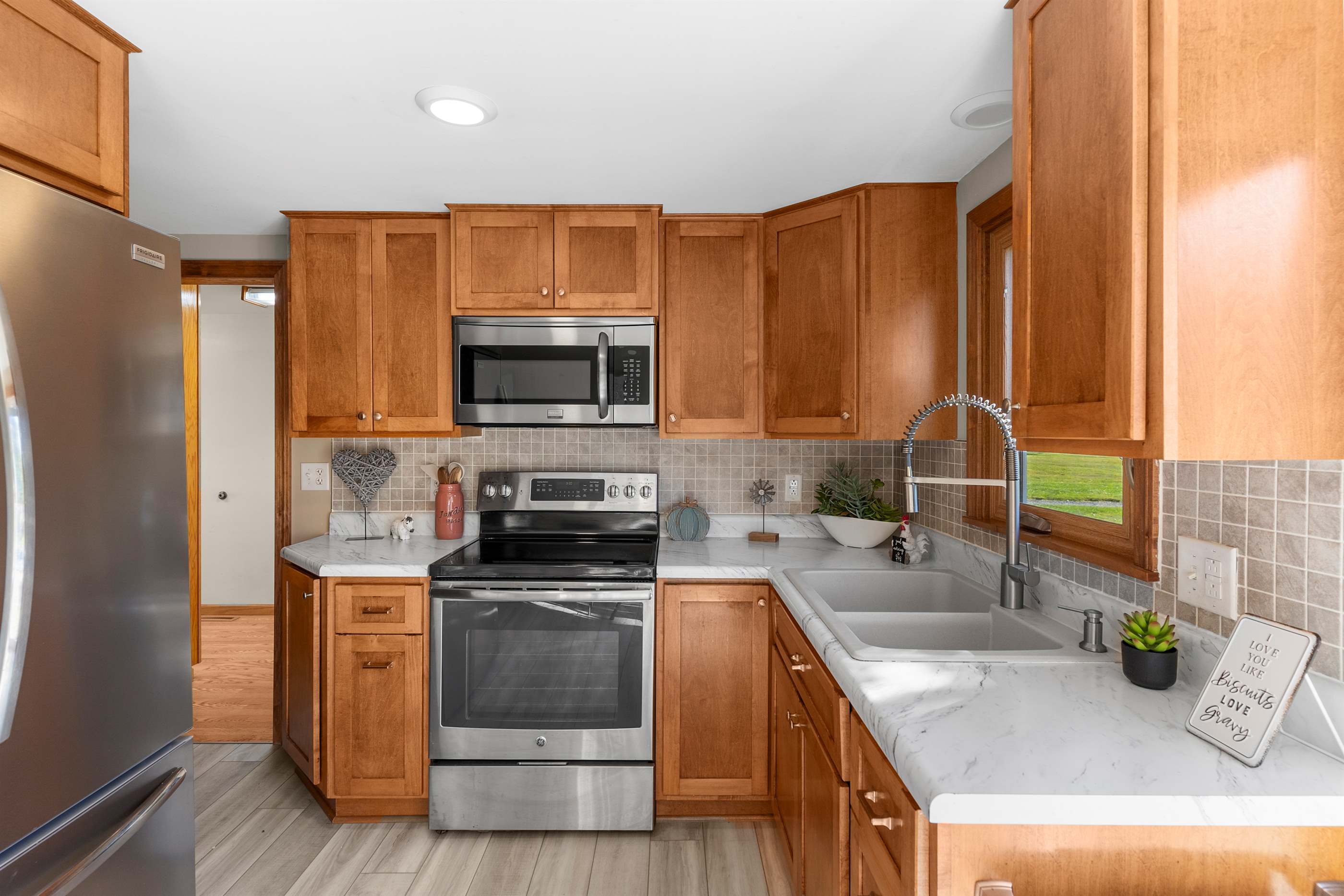 1835 Homeworth Rd, Alliance, OH 44601