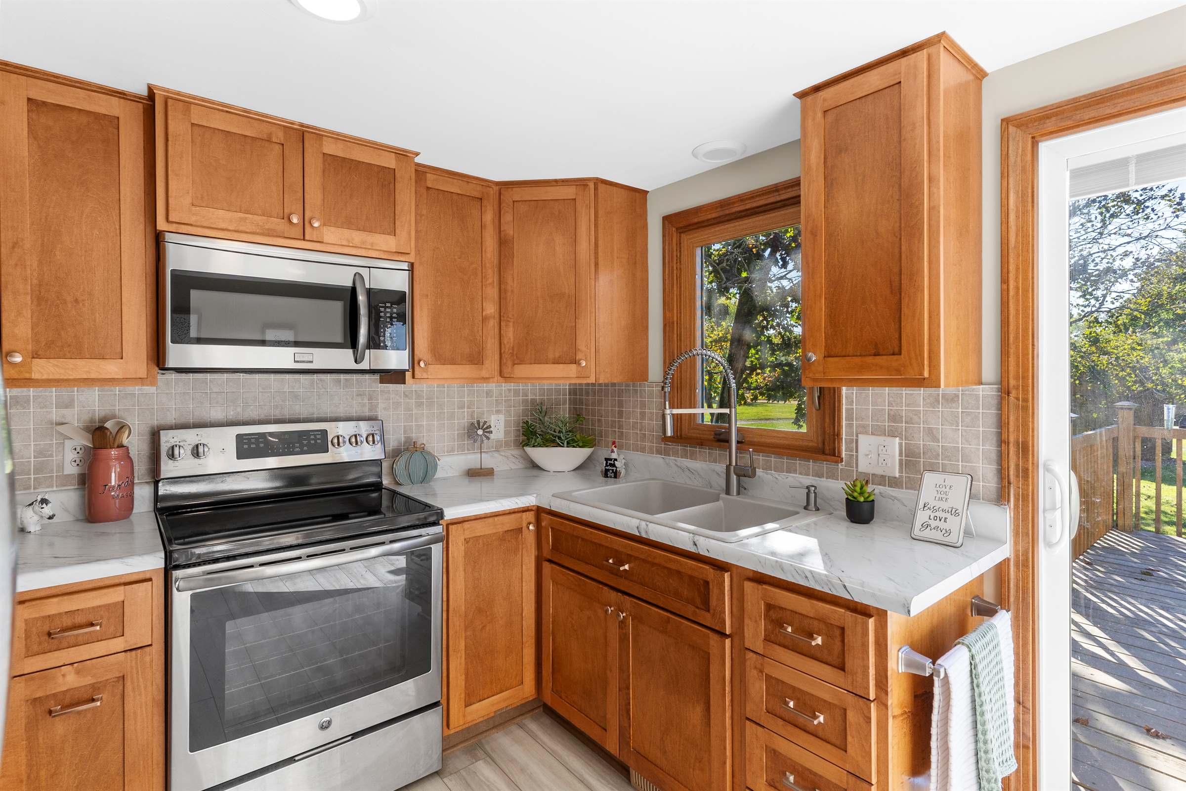 1835 Homeworth Rd, Alliance, OH 44601