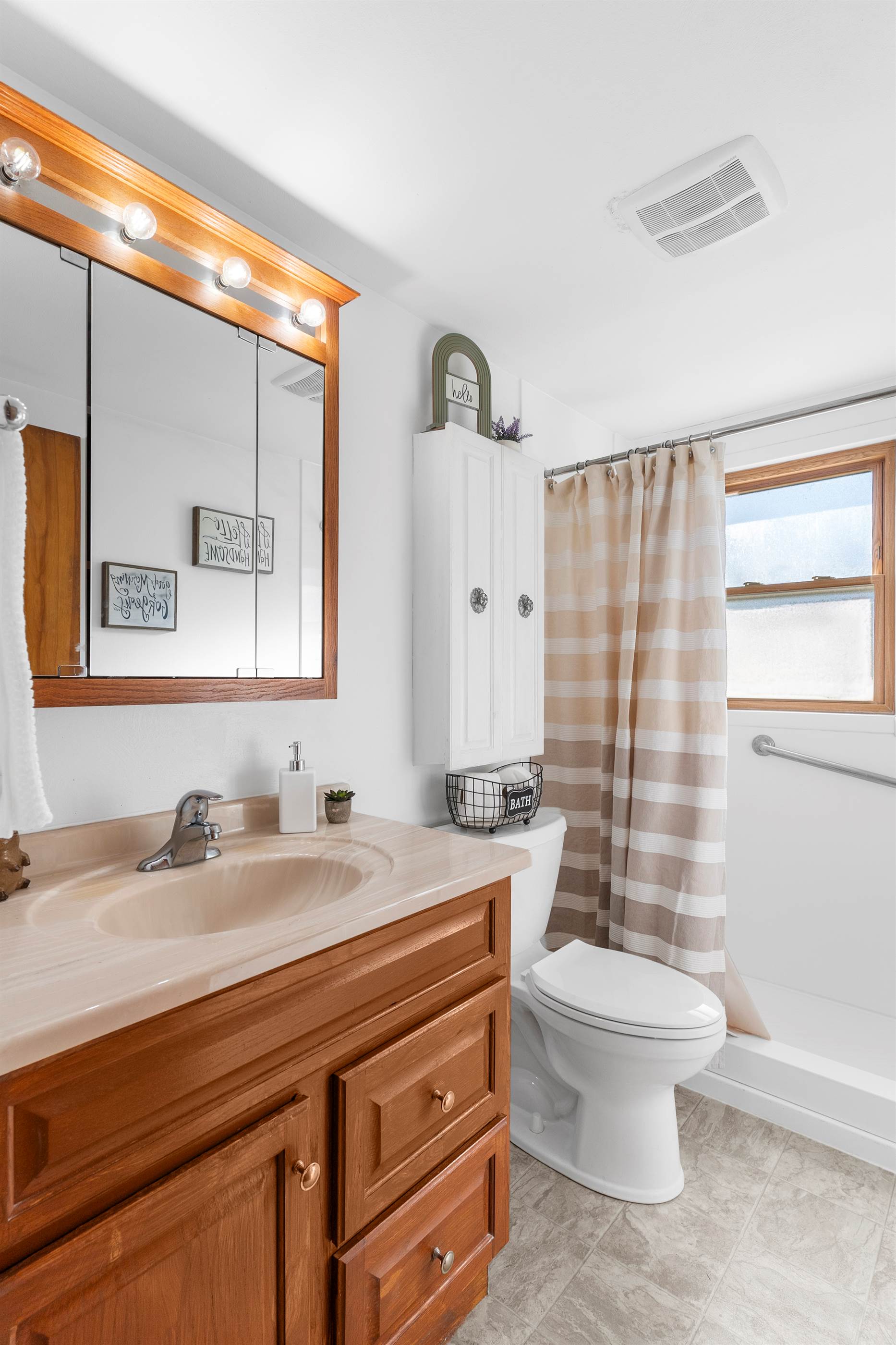 1835 Homeworth Rd, Alliance, OH 44601