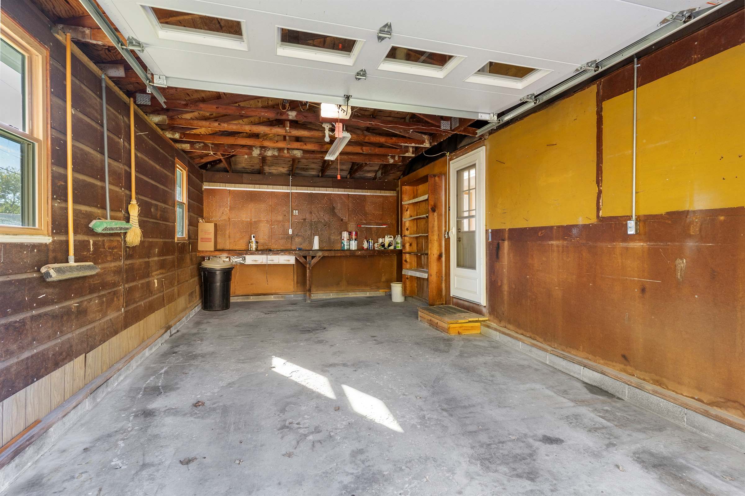 1835 Homeworth Rd, Alliance, OH 44601