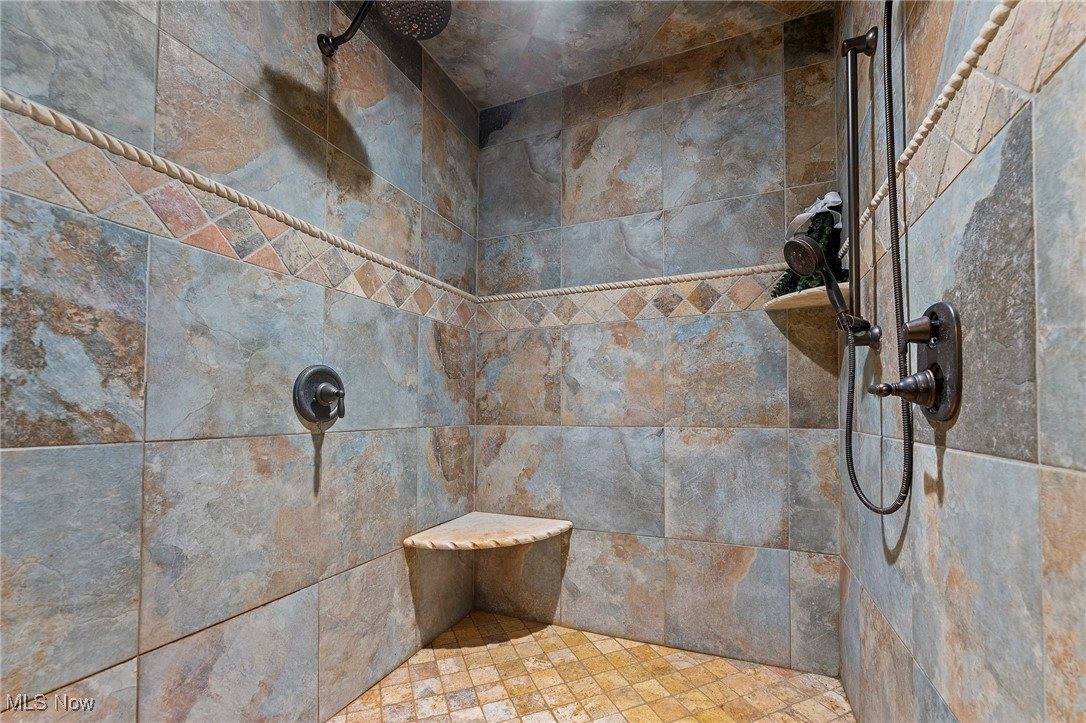 7245 Hanbury Close, Canfield, OH 44406