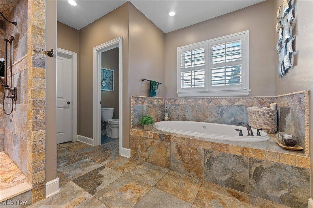 7245 Hanbury Close, Canfield, OH 44406