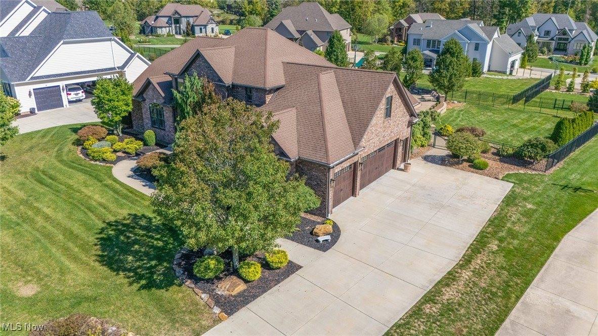 7245 Hanbury Close, Canfield, OH 44406