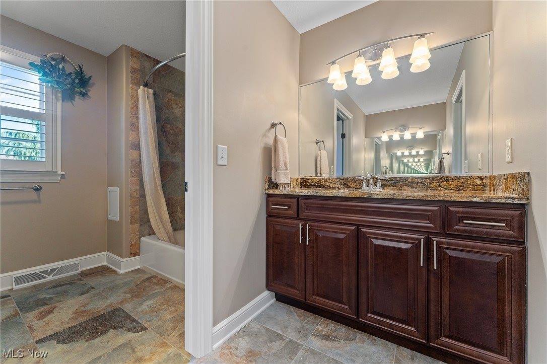 7245 Hanbury Close, Canfield, OH 44406