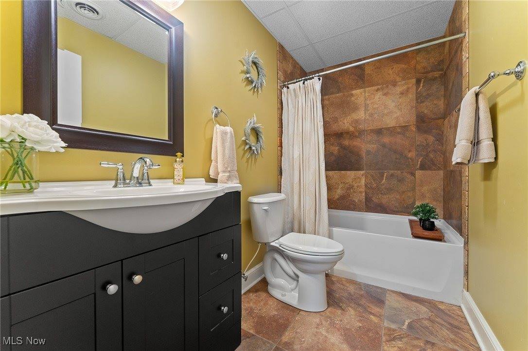 7245 Hanbury Close, Canfield, OH 44406