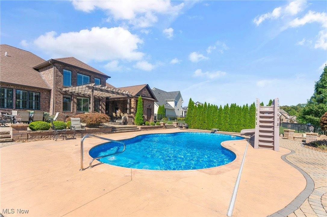 7245 Hanbury Close, Canfield, OH 44406