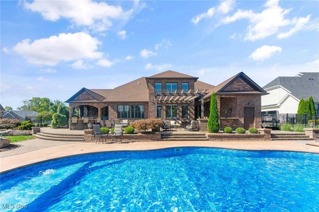 7245 Hanbury Close, Canfield, OH 44406