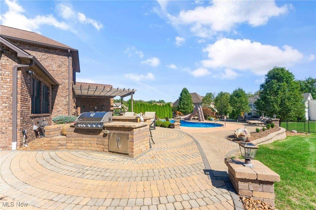 7245 Hanbury Close, Canfield, OH 44406