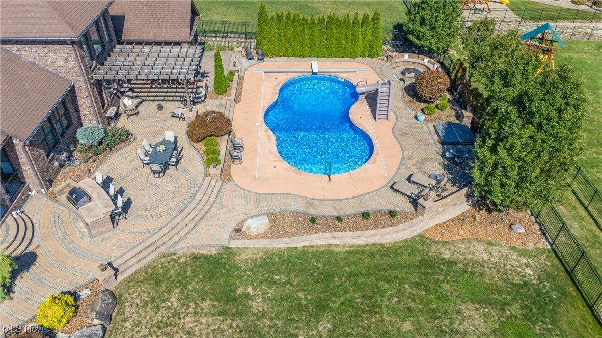 7245 Hanbury Close, Canfield, OH 44406