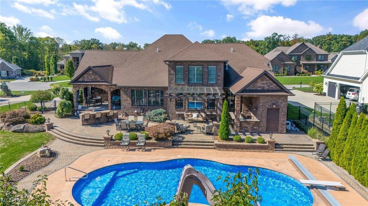 7245 Hanbury Close, Canfield, OH 44406