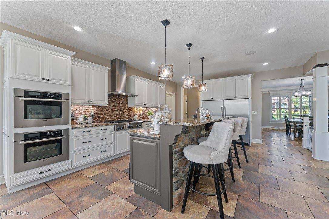 7245 Hanbury Close, Canfield, OH 44406