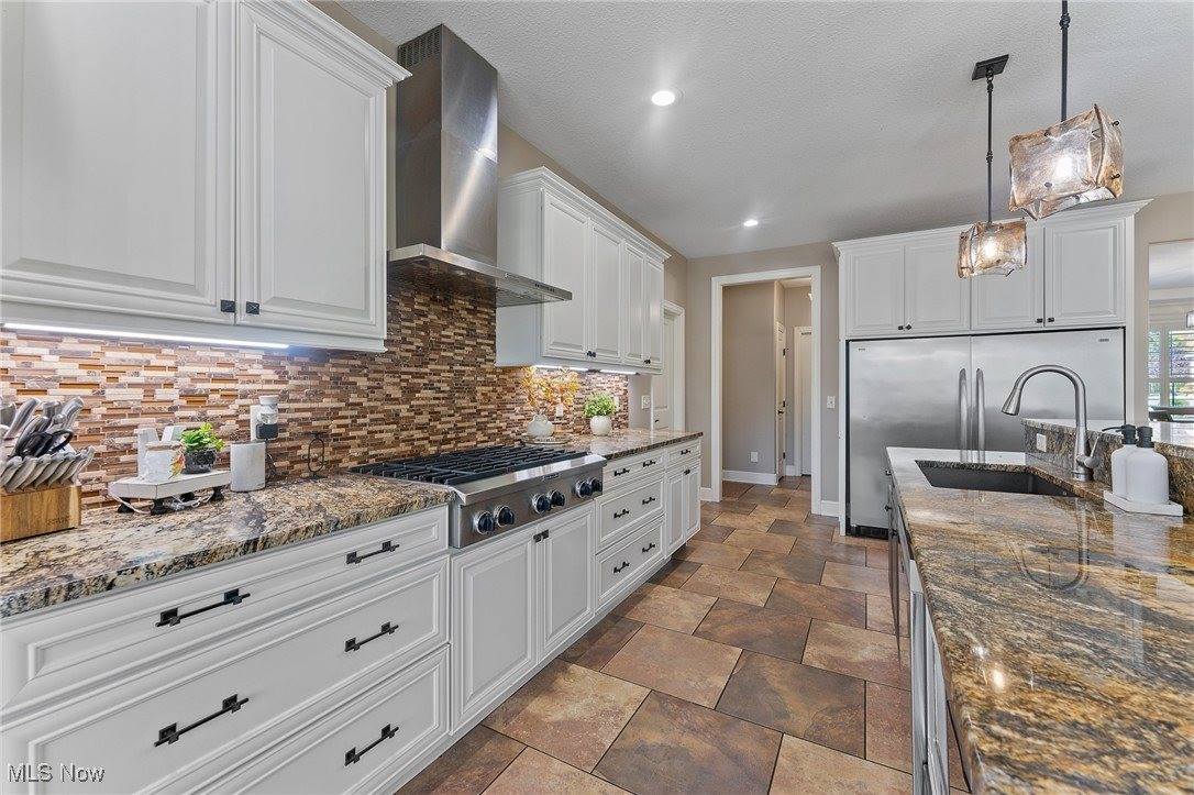 7245 Hanbury Close, Canfield, OH 44406