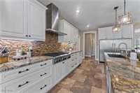 7245 Hanbury Close, Canfield, OH 44406