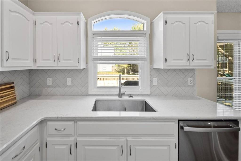 21624 West 53rd Terrace, Shawnee, KS 66226