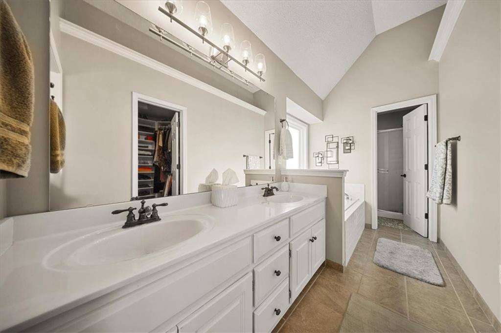 21624 West 53rd Terrace, Shawnee, KS 66226