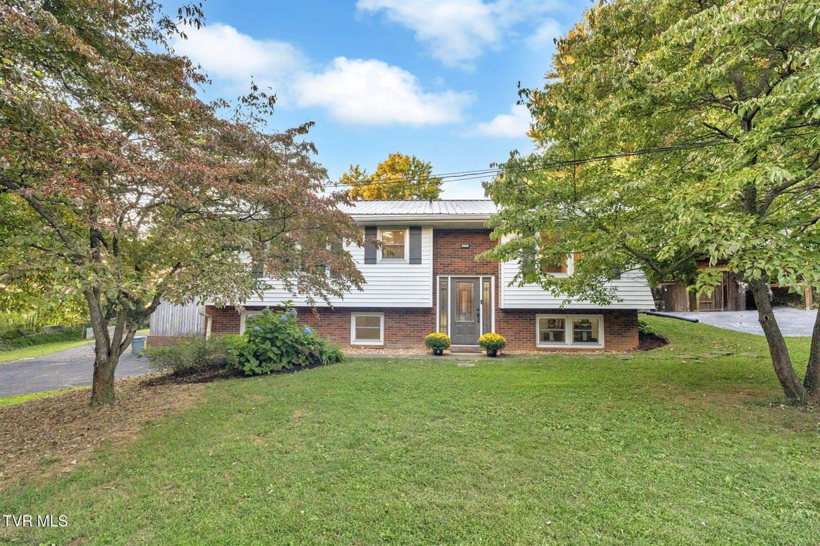 222 Roy Martin Road, Gray, TN 37615