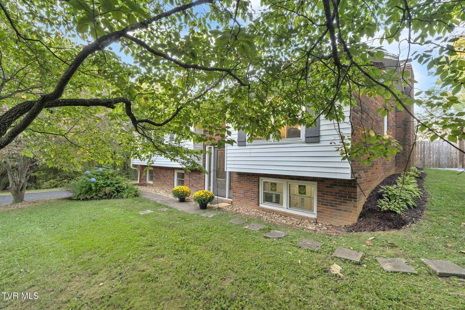 222 Roy Martin Road, Gray, TN 37615