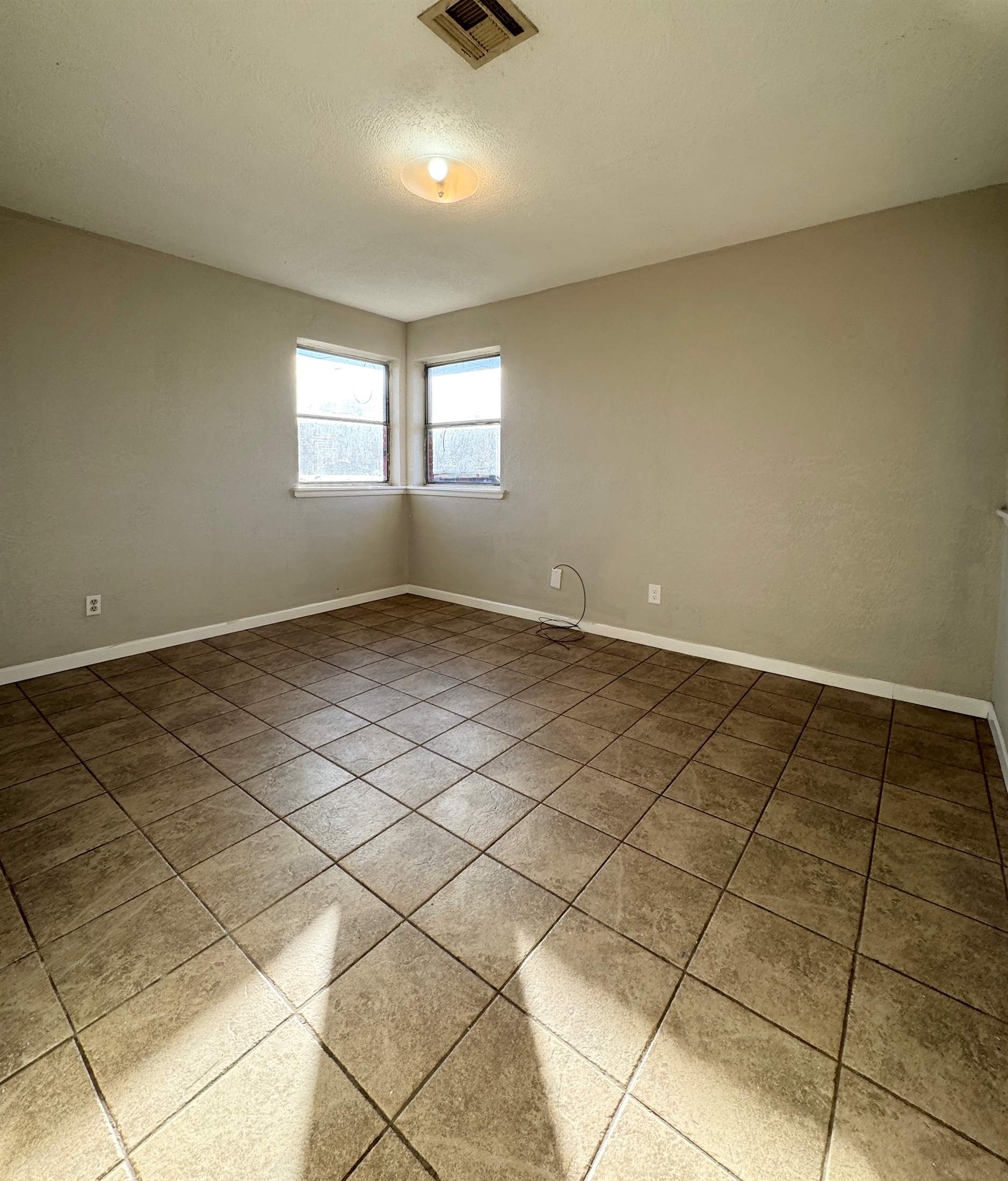 15 & 17 NW 25th St, Lawton, OK 73501
