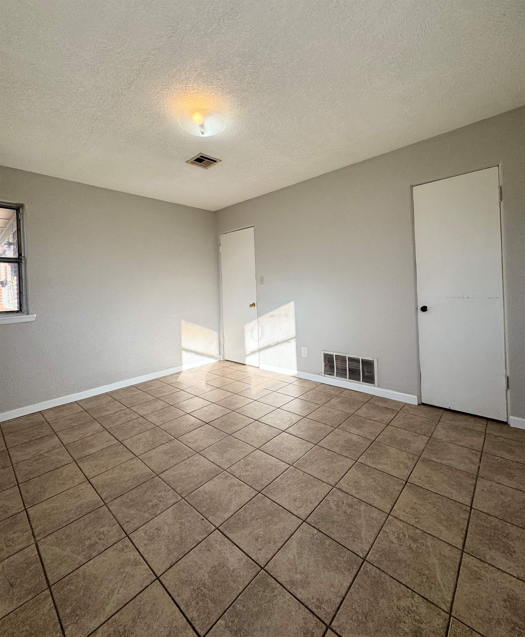 15 & 17 NW 25th St, Lawton, OK 73501
