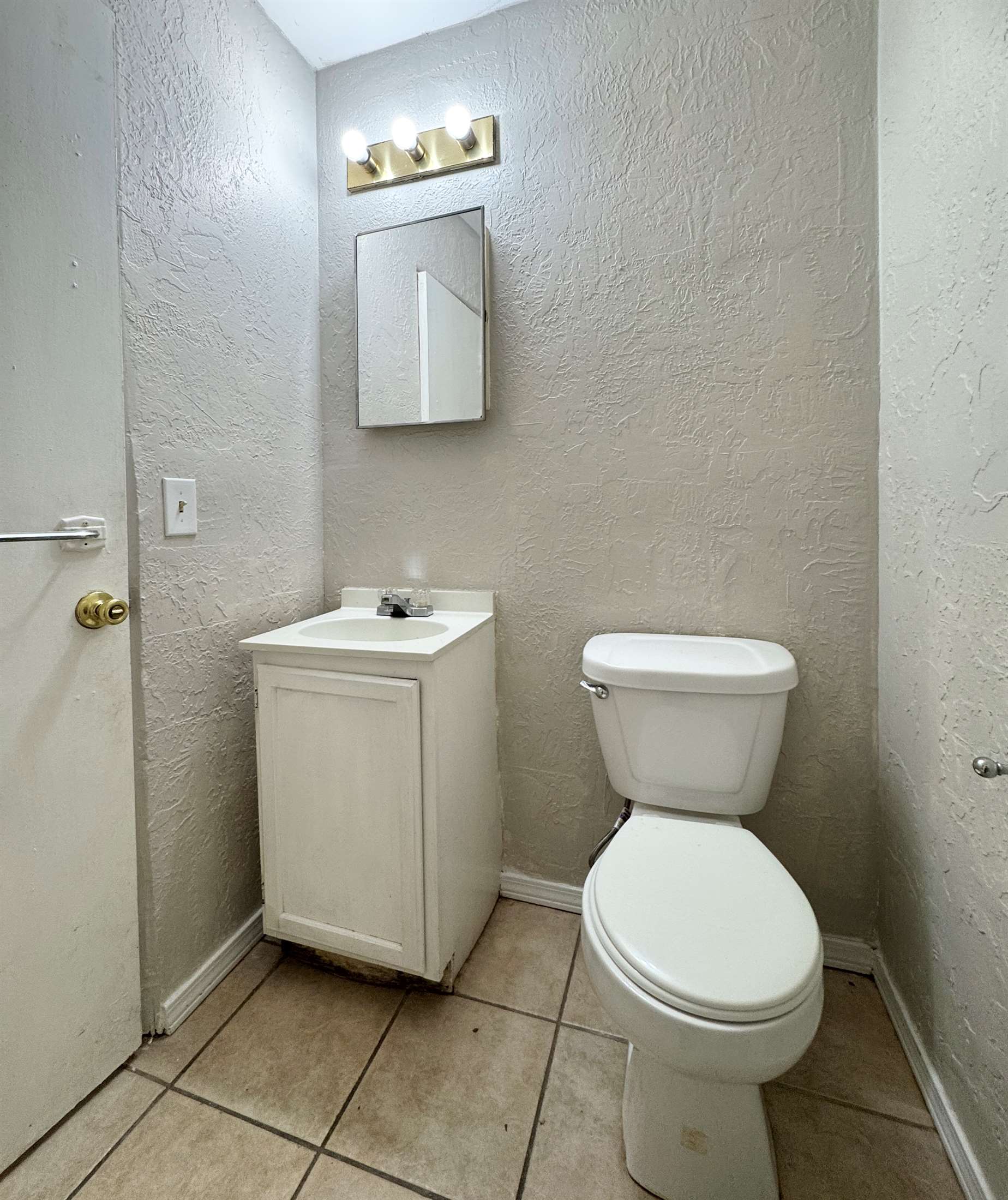 15 & 17 NW 25th St, Lawton, OK 73501