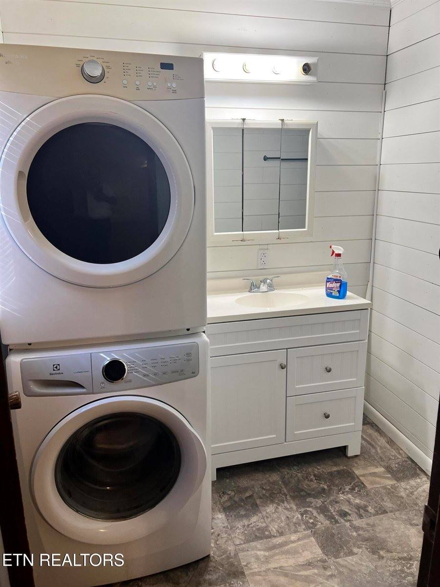 1946 Welcome Valley Rd, Benton, TN 37307