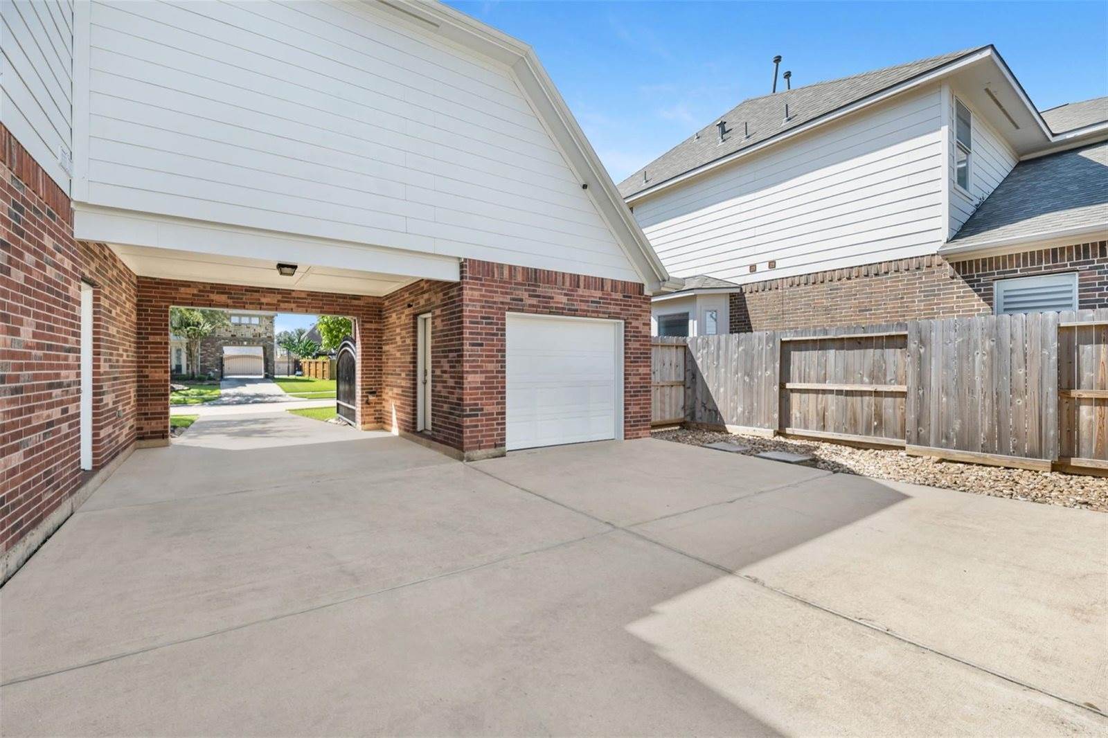 21602 West Gold Buttercup Court, Cypress, TX 77433