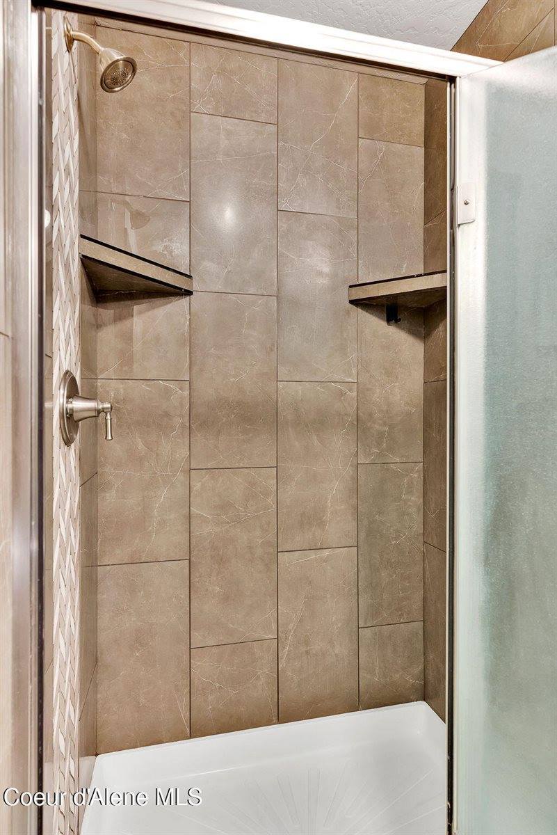 10589 North Crimson Dr, Hayden, ID 83835