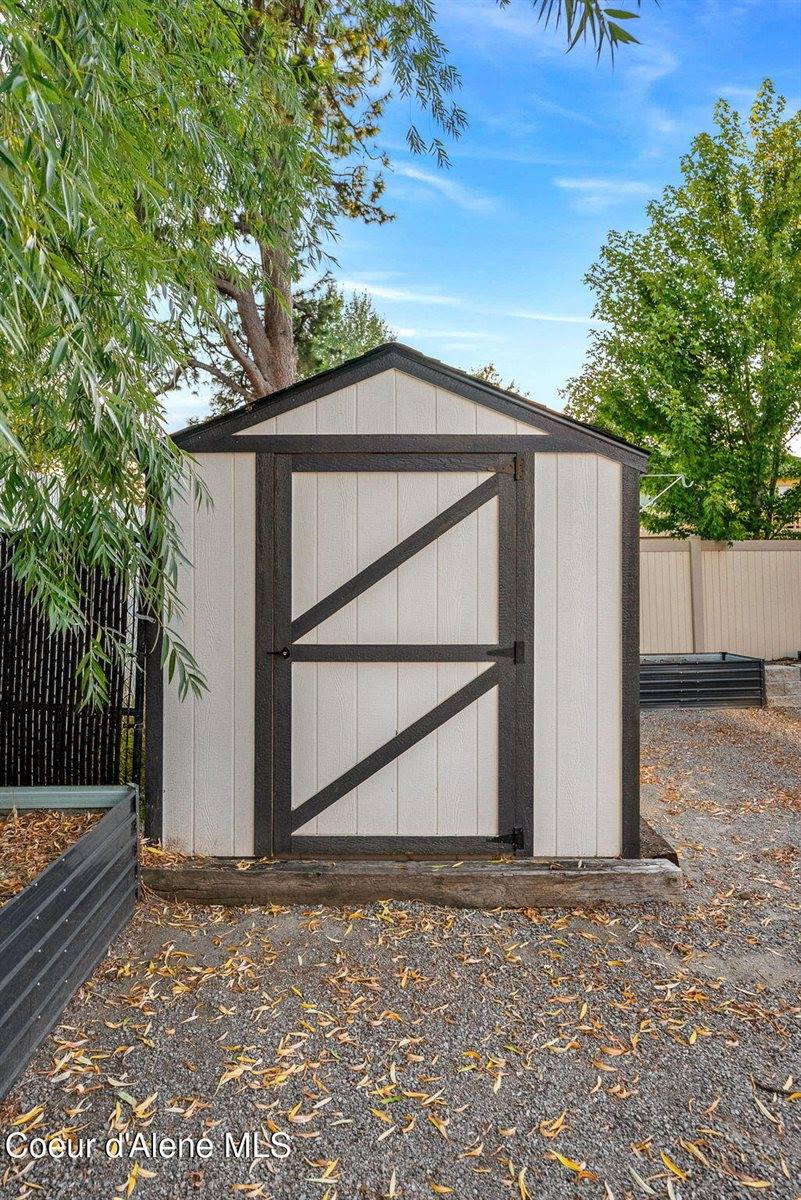 10589 North Crimson Dr, Hayden, ID 83835