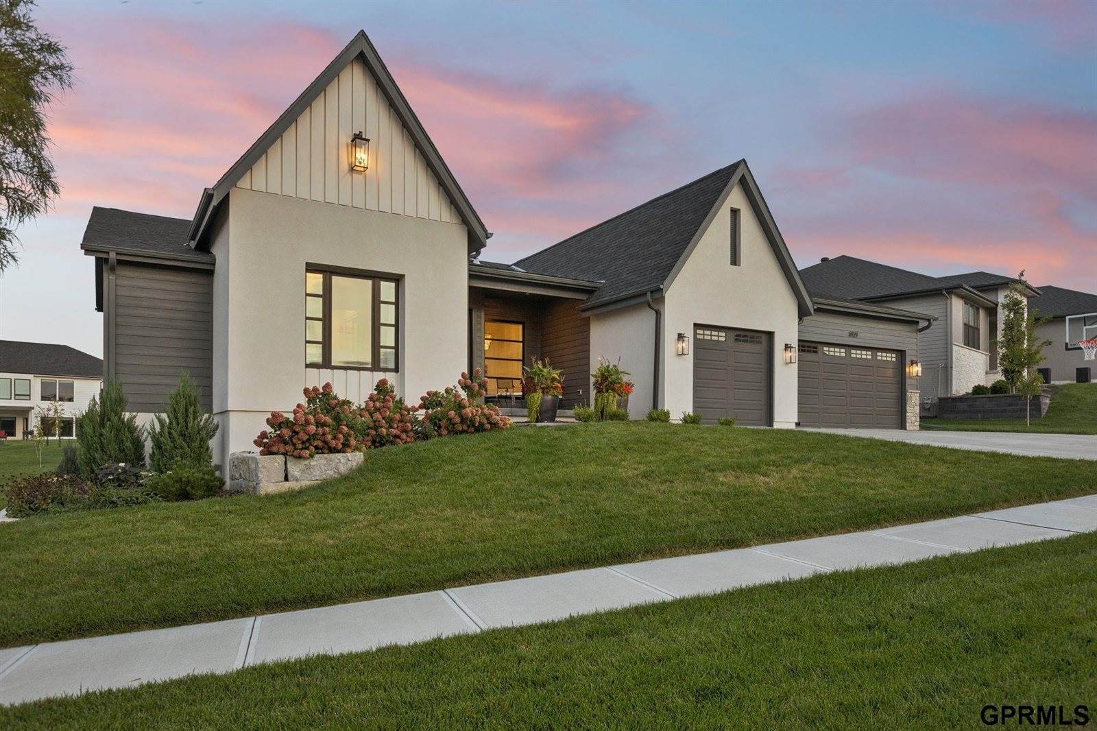 3929 South 213 Avenue, Elkhorn, NE 68022