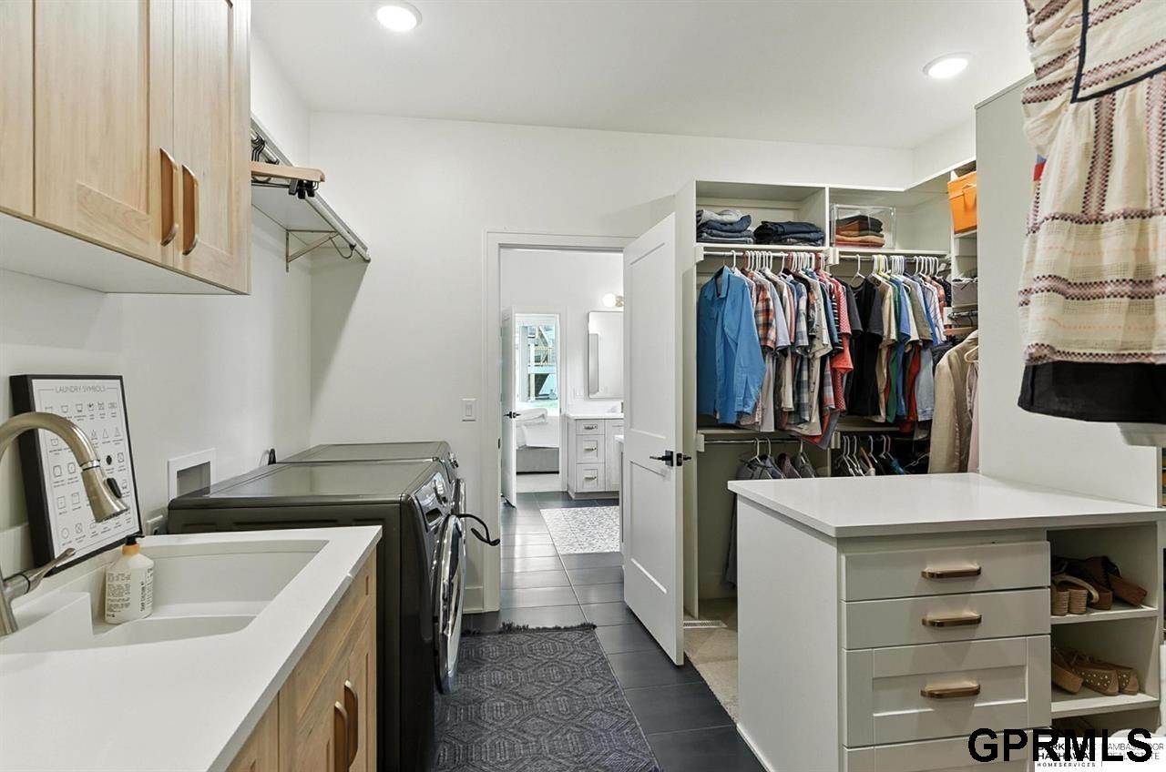 3929 South 213 Avenue, Elkhorn, NE 68022