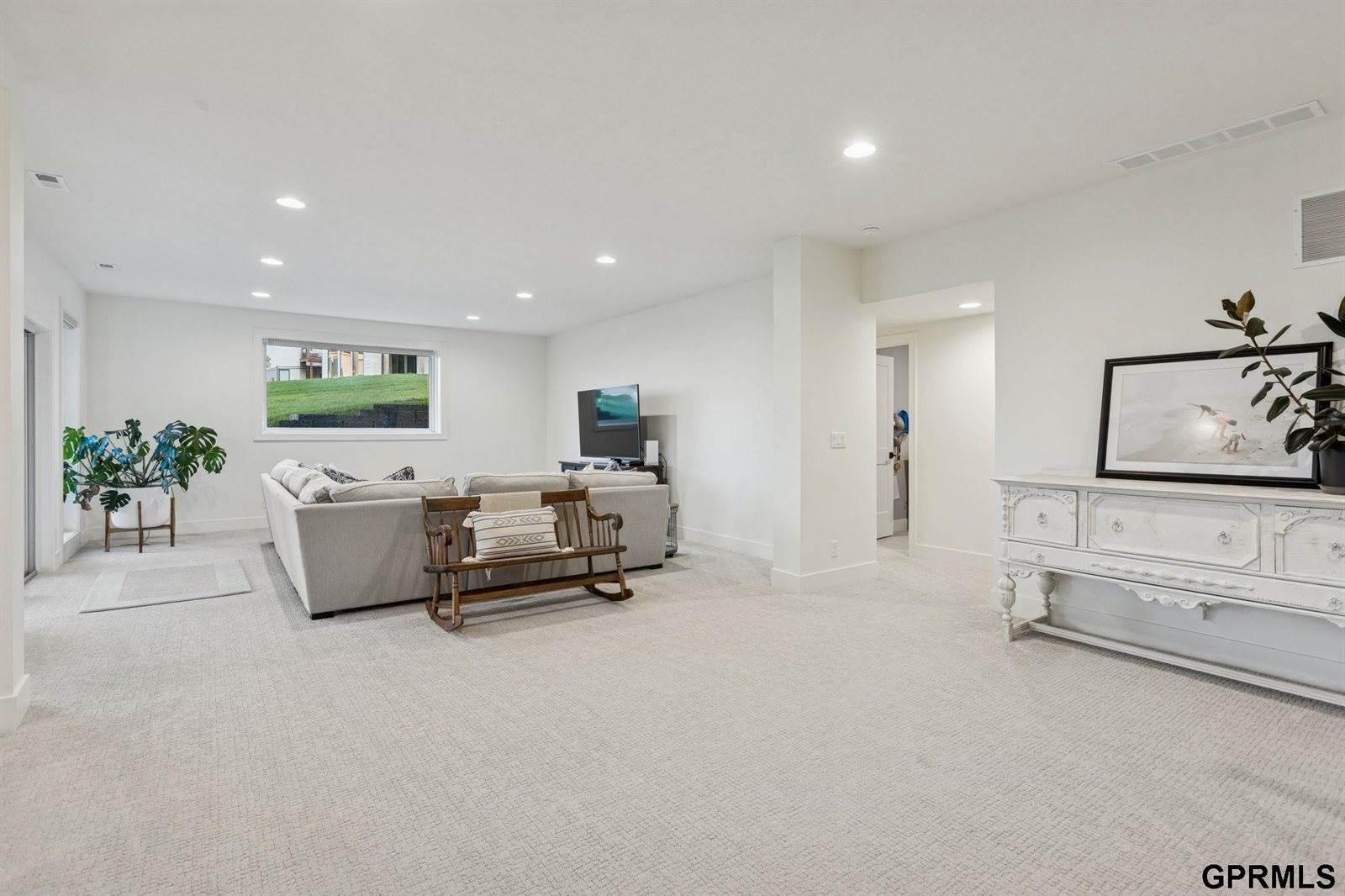 3929 South 213 Avenue, Elkhorn, NE 68022