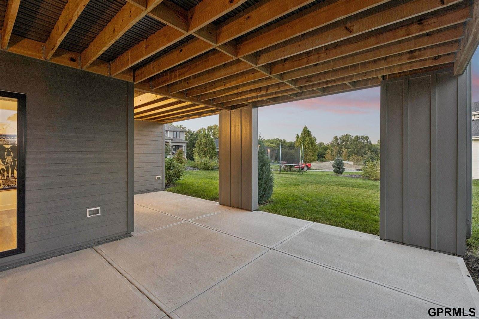 3929 South 213 Avenue, Elkhorn, NE 68022