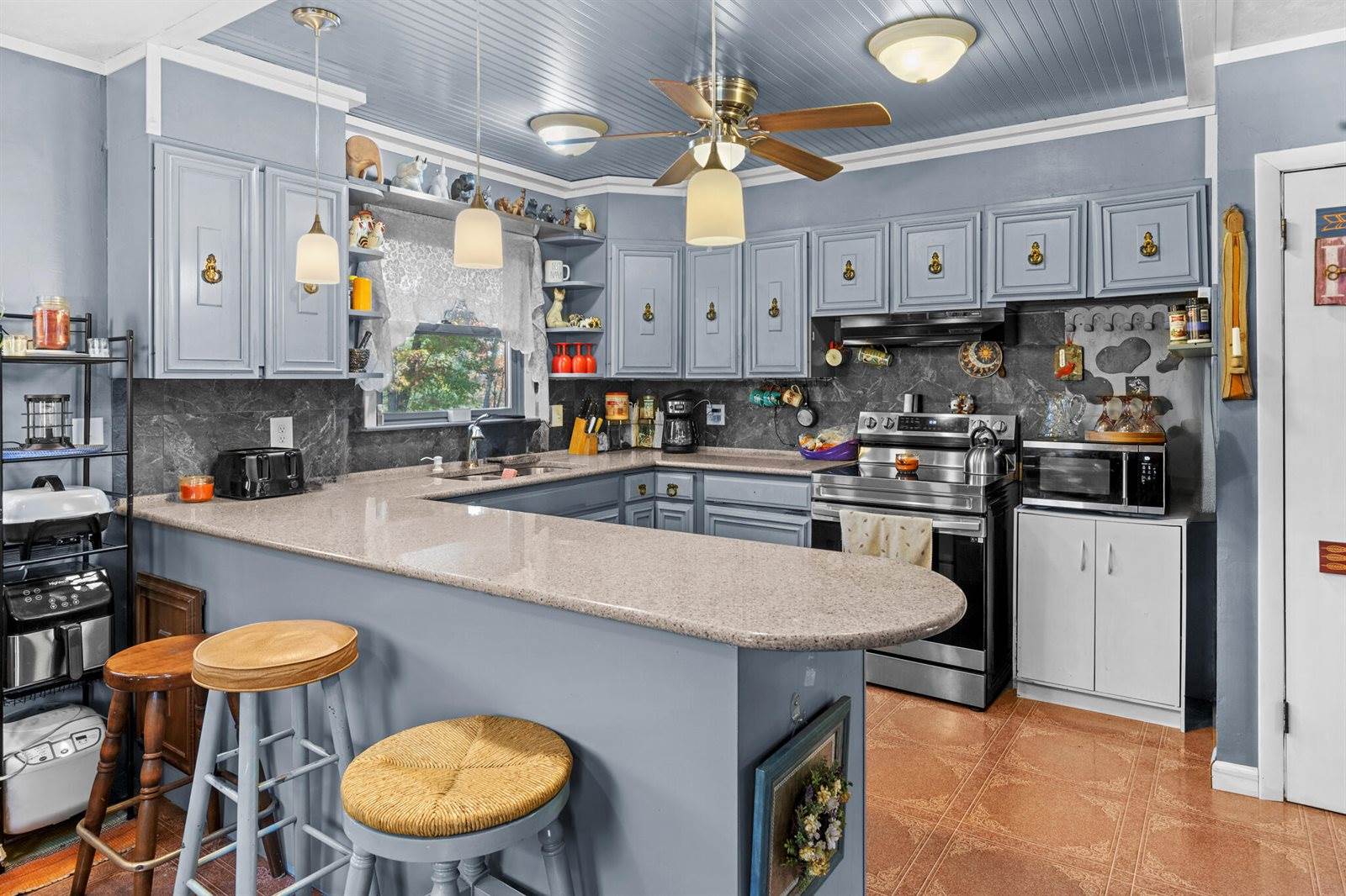 105 River Road, Howland, ME 04448