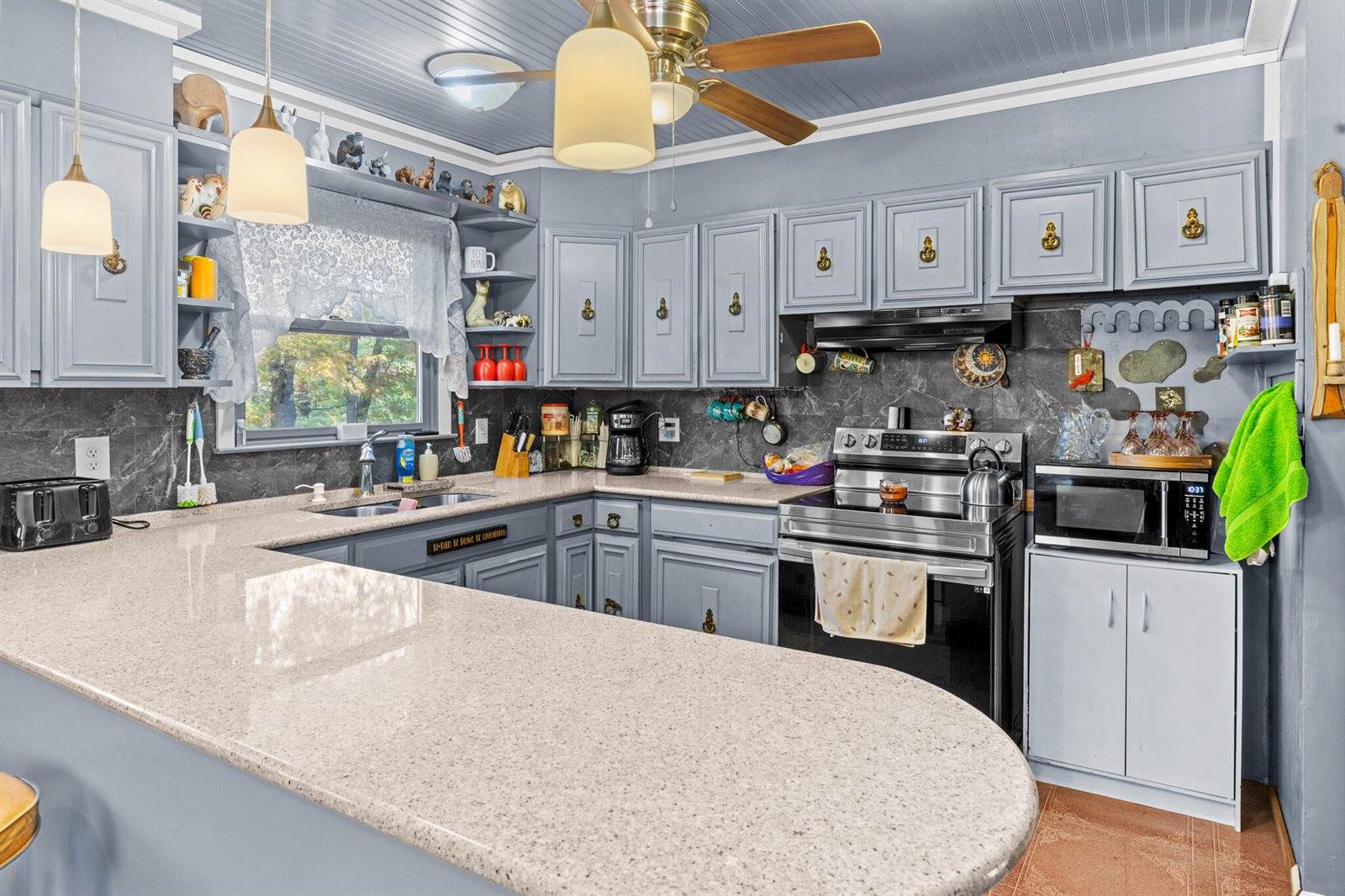 105 River Road, Howland, ME 04448