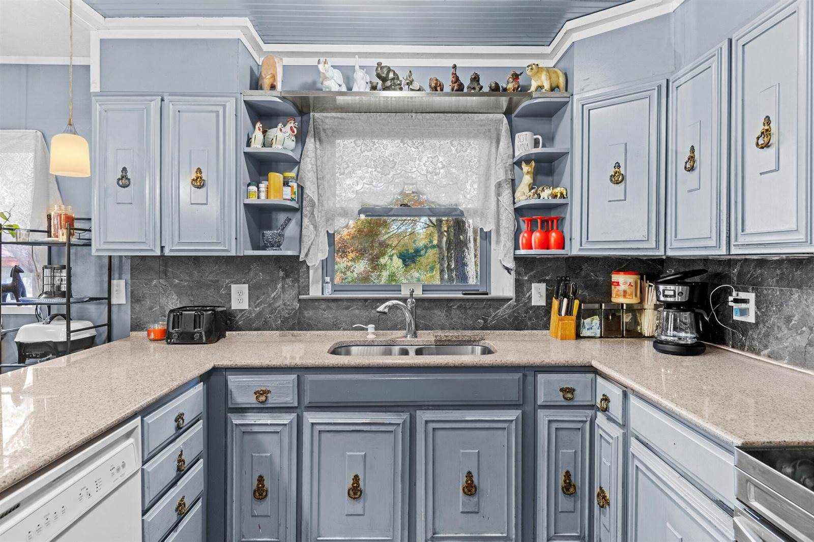 105 River Road, Howland, ME 04448